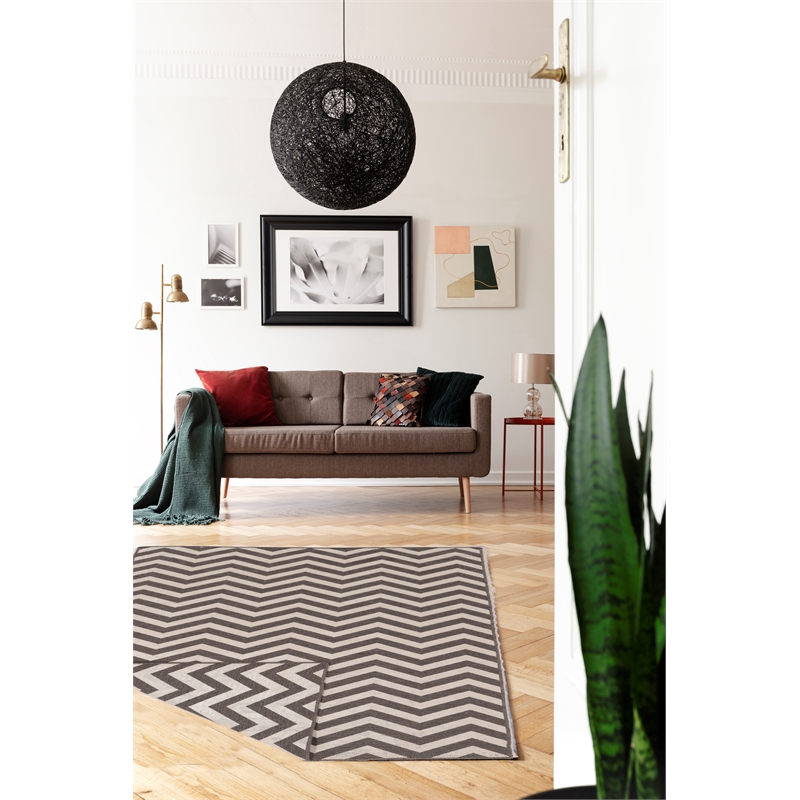 Linon Salonika Chevron Reversible Woven Wool 5'x8' Rug in Gray