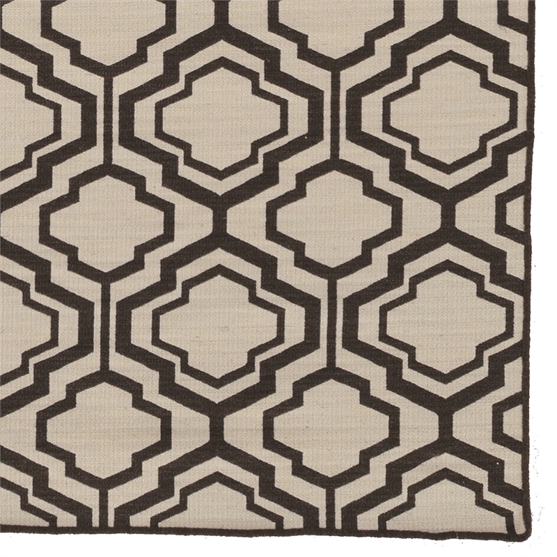 Linon Salonika Quatrefoil Reversible Woven Wool 5'x8' Rug in Brown