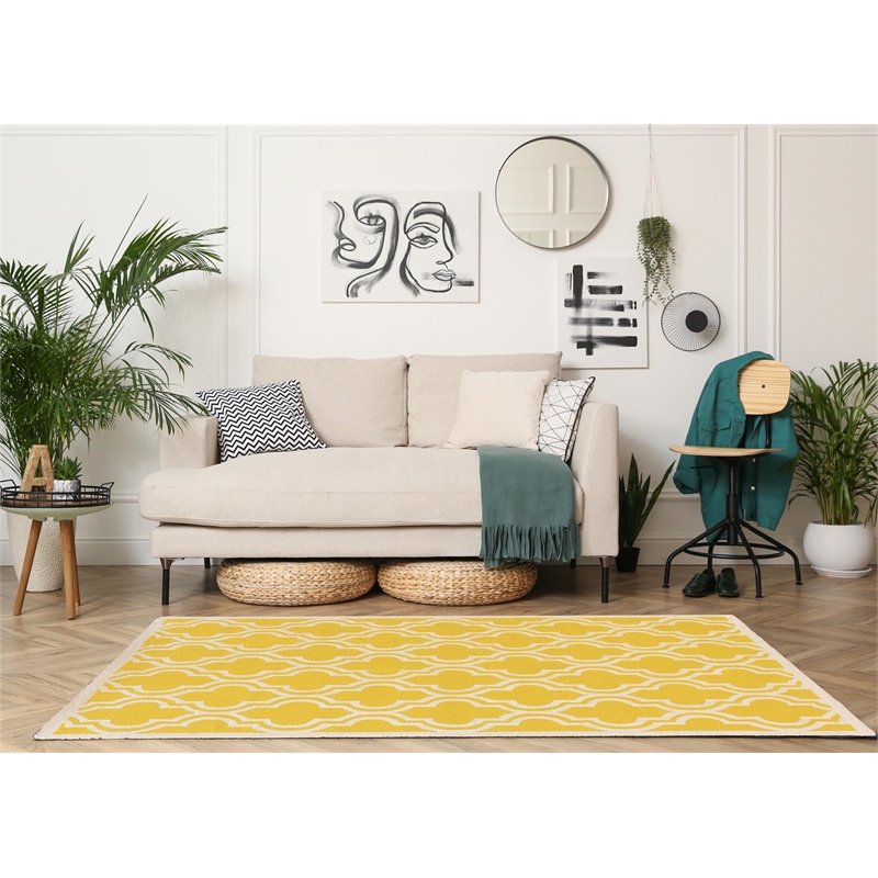 Linon Silhouette Quatrefoil Hand Hooked Wool 5'x7' Rug in Yellow