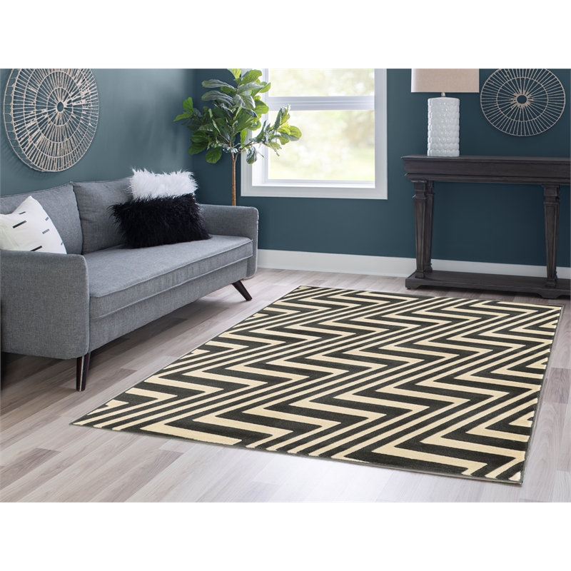 Linon Roma Zigzag Power Loomed Polypropylene 5'x7' Rug in Gray