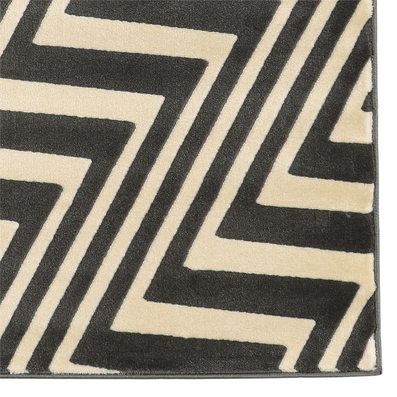 Linon Roma Zigzag Power Loomed Polypropylene 5'x7' Rug in Gray