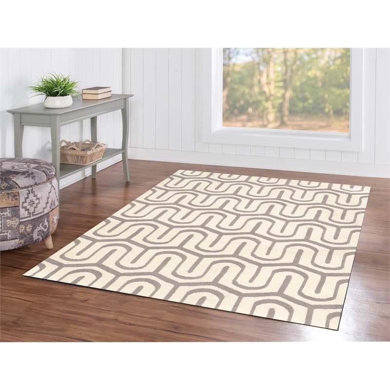 Linon Geo Sasha Hand Tufted Microfiber Polyester 5'x7' Rug in Gray