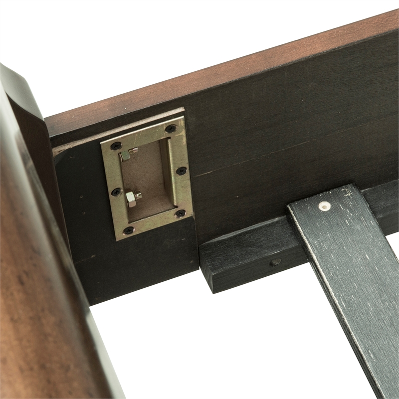 Liberty Furniture Queen Sleigh Bed Dresser & Mirror Chest N/S