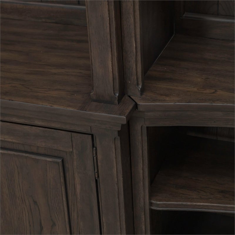 Paradise Valley Entertainment Center with Piers