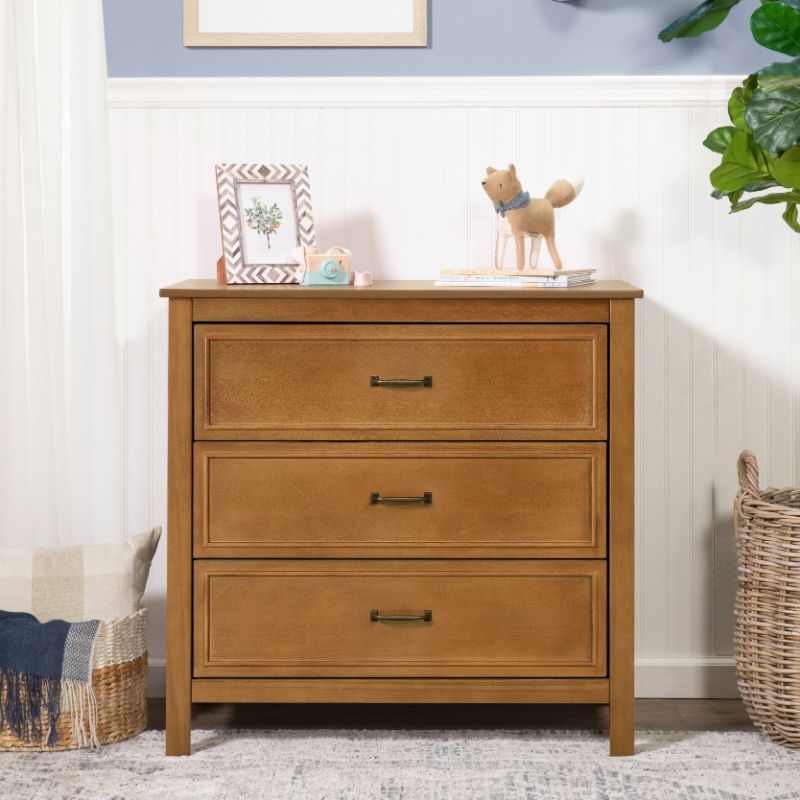 DaVinci Charlie 3-Drawer Dresser in Chestnut