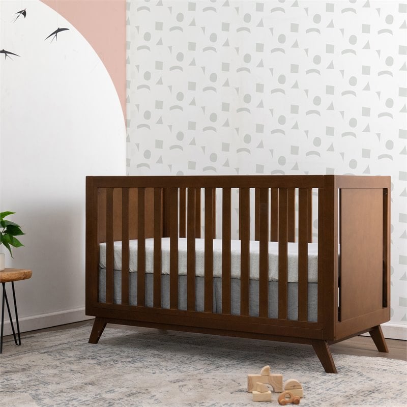 DaVinci Otto Pine Wood 3-in-1 Convertible Crib in Walnut