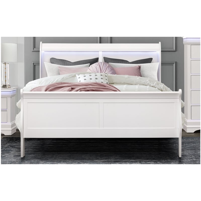 Global Furniture USA Charlie Traditional/Modern White Wood Queen Bed with LED