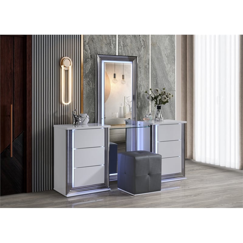 Global Furniture USA Ylime Smooth White Vanity Set