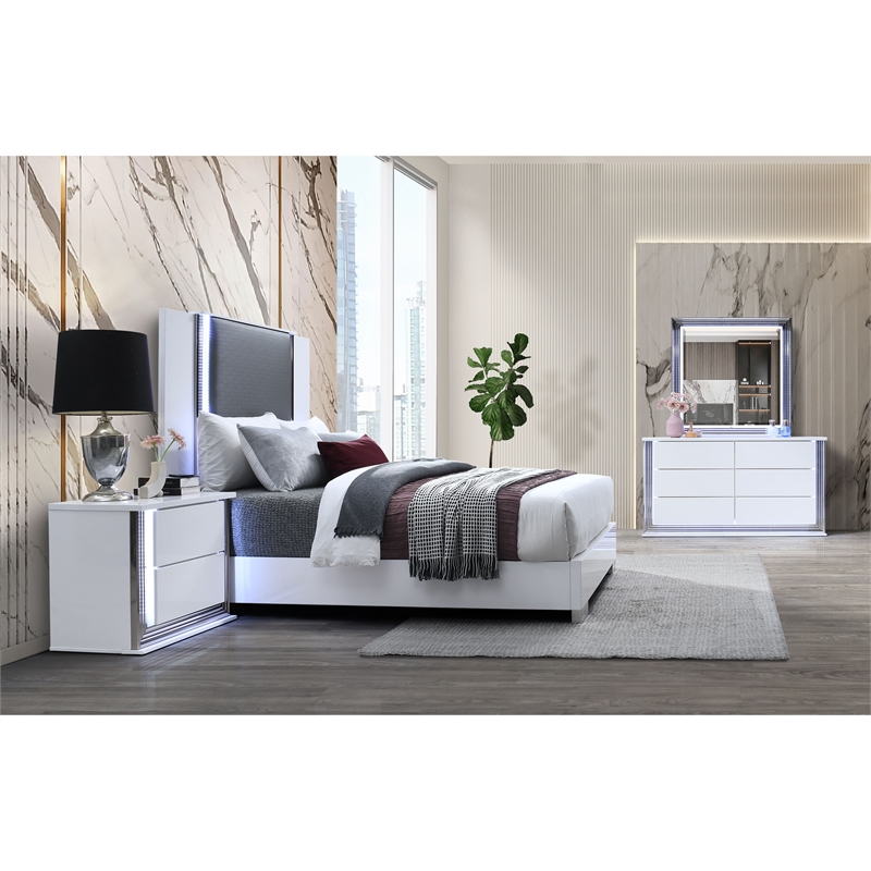 Global Furniture USA Ylime Smooth White Engineered Wood Queen Bed With LED
