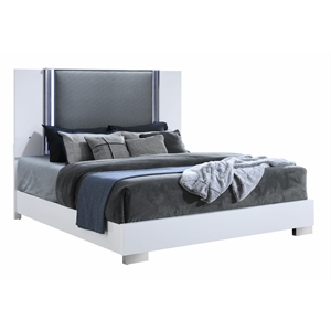 Global Furniture USA Ylime Smooth White Wooden King Bed With LED