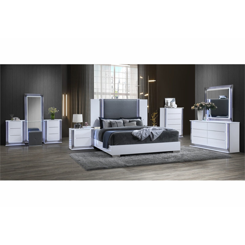 Global Furniture USA Ylime Smooth White Wooden King Bed With LED