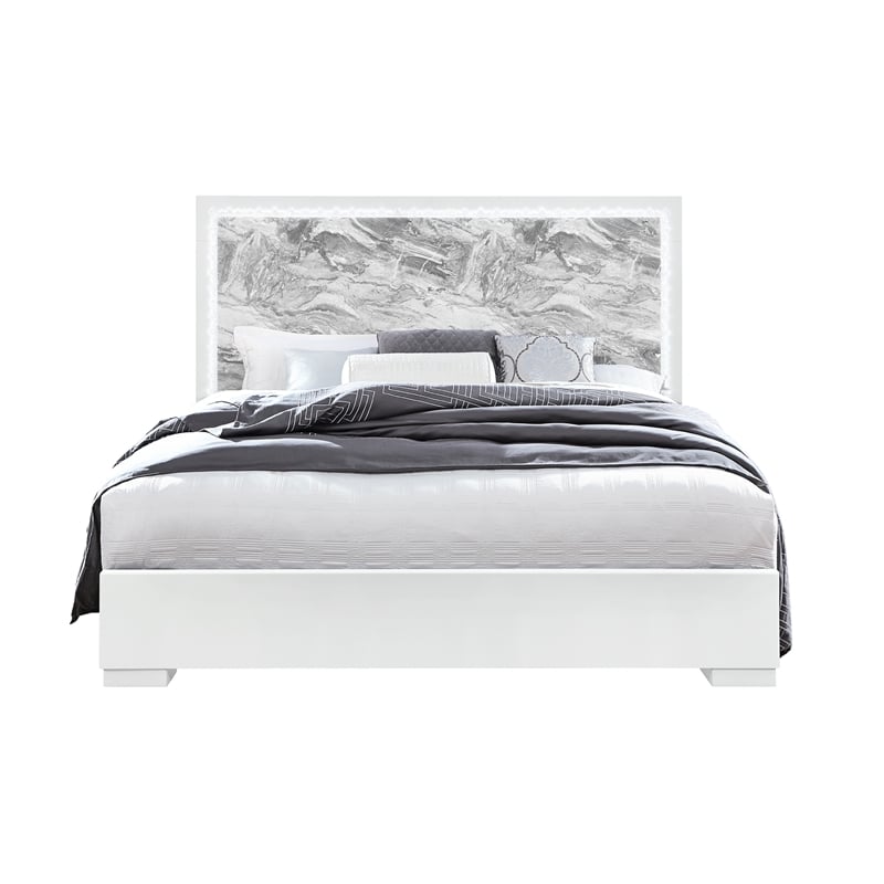 Naomi Silver with Faux Marble Detailing King Bed with LED Light