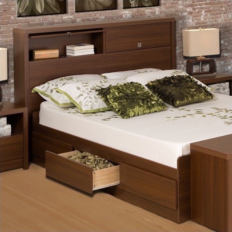 Bed in Medium Brown Walnut - LHFX-0502-1-BED