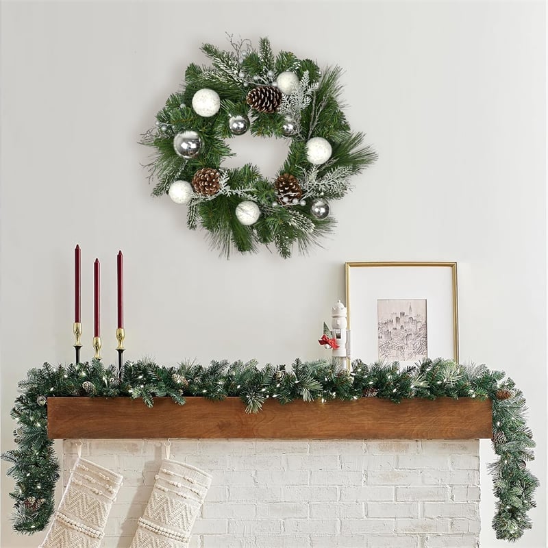 Jeco Wreath in Green and White