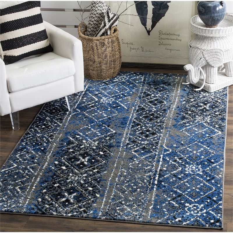 Safavieh Adirondack 4' X 6' Power Loomed Polypropylene Rug in Silver