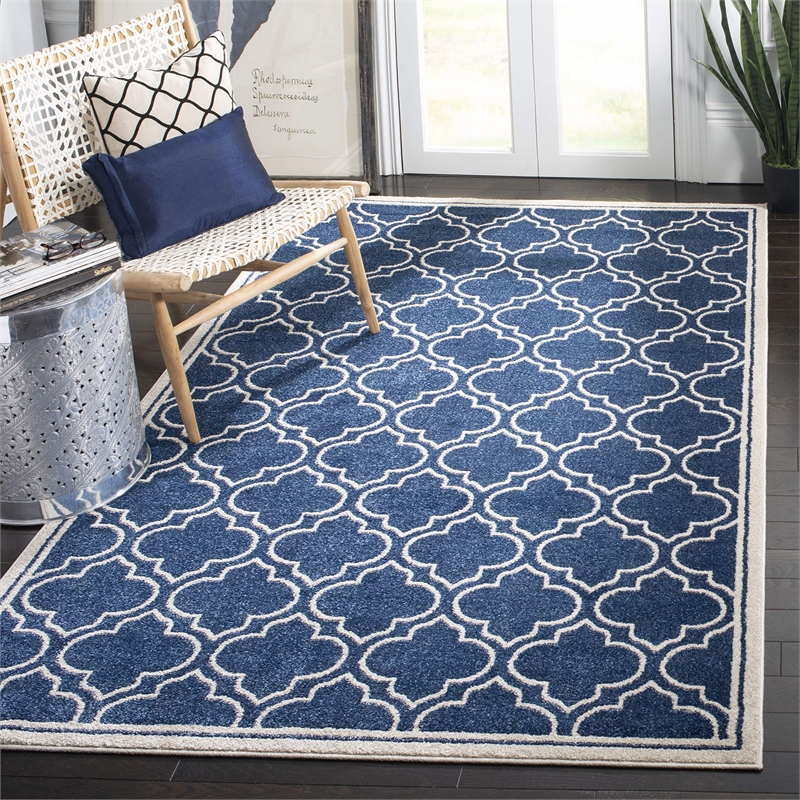 Safavieh Amherst 4' X 6' Power Loomed Rug in Navy and Ivory