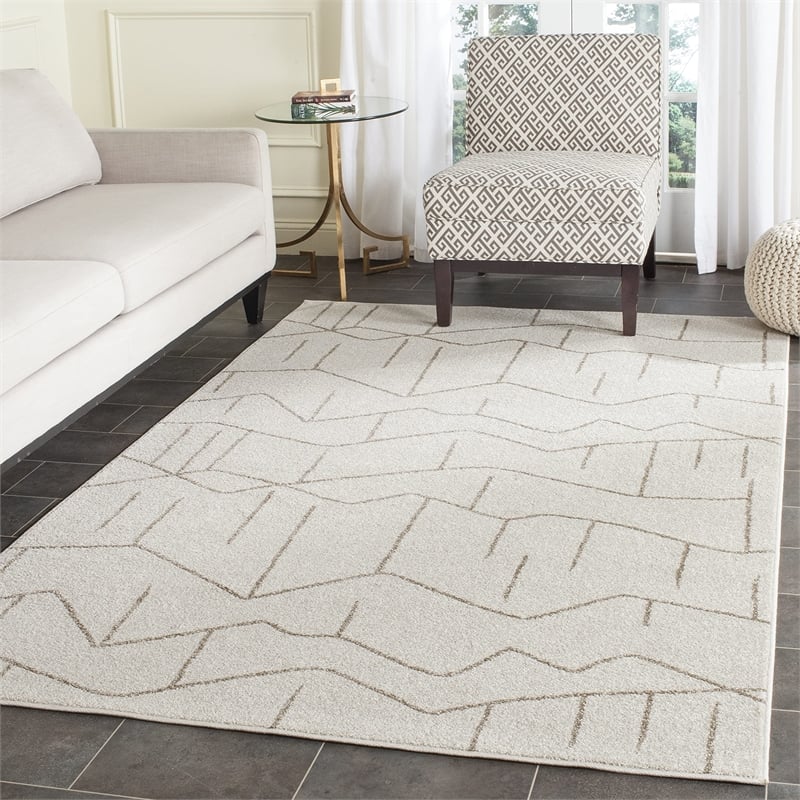 Safavieh Amherst 4' X 6' Power Loomed Rug in Ivory and Gray
