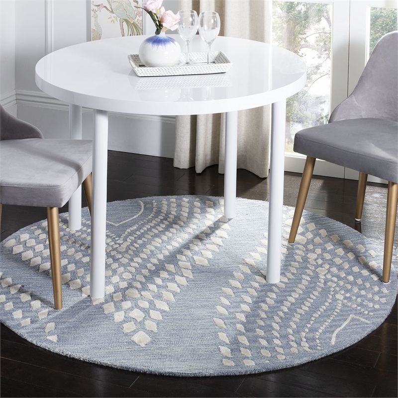 Safavieh Bella 5' Round Hand Tufted Wool Rug in Blue and Ivory