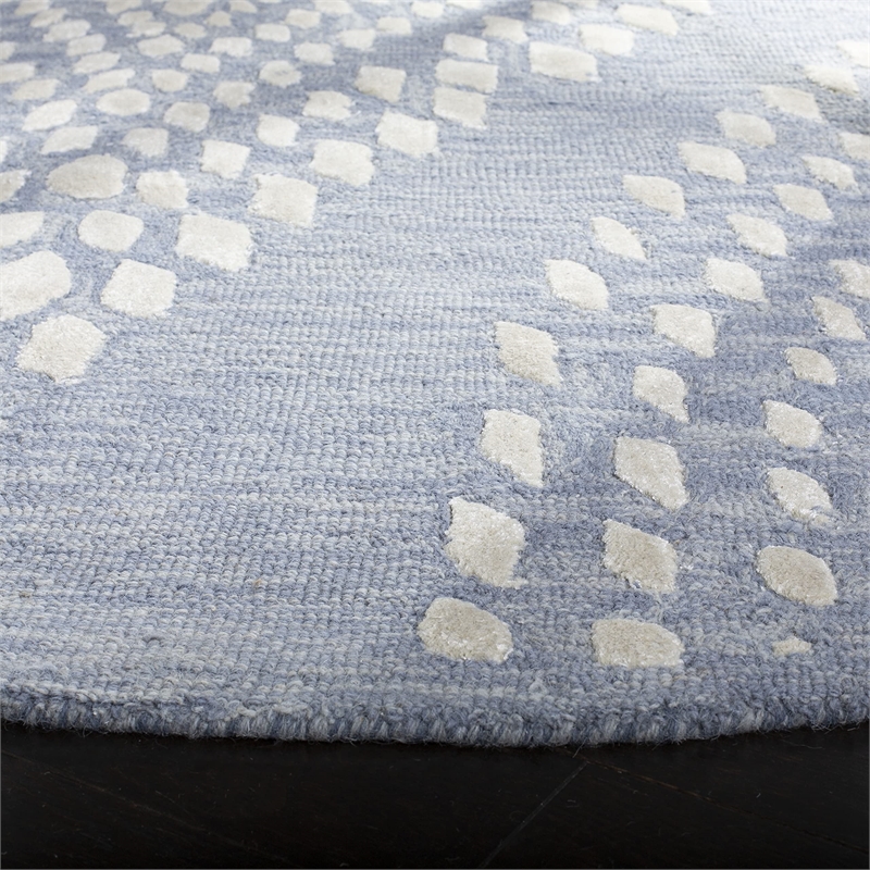 Safavieh Bella 5' Round Hand Tufted Wool Rug in Blue and Ivory