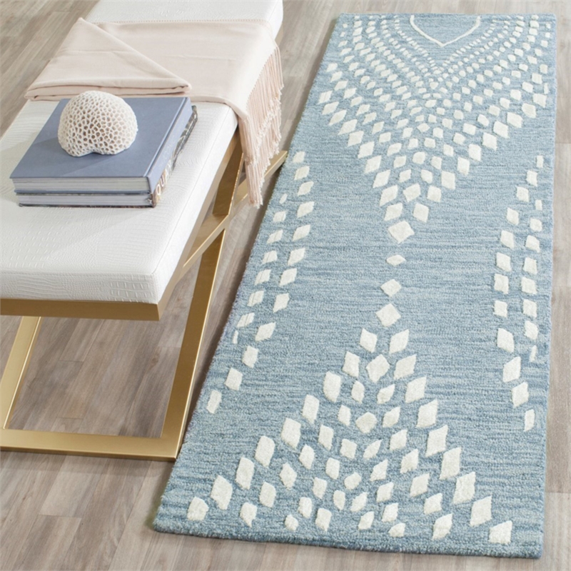 Safavieh Bella 5' Square Hand Tufted Wool Rug in Blue and Ivory