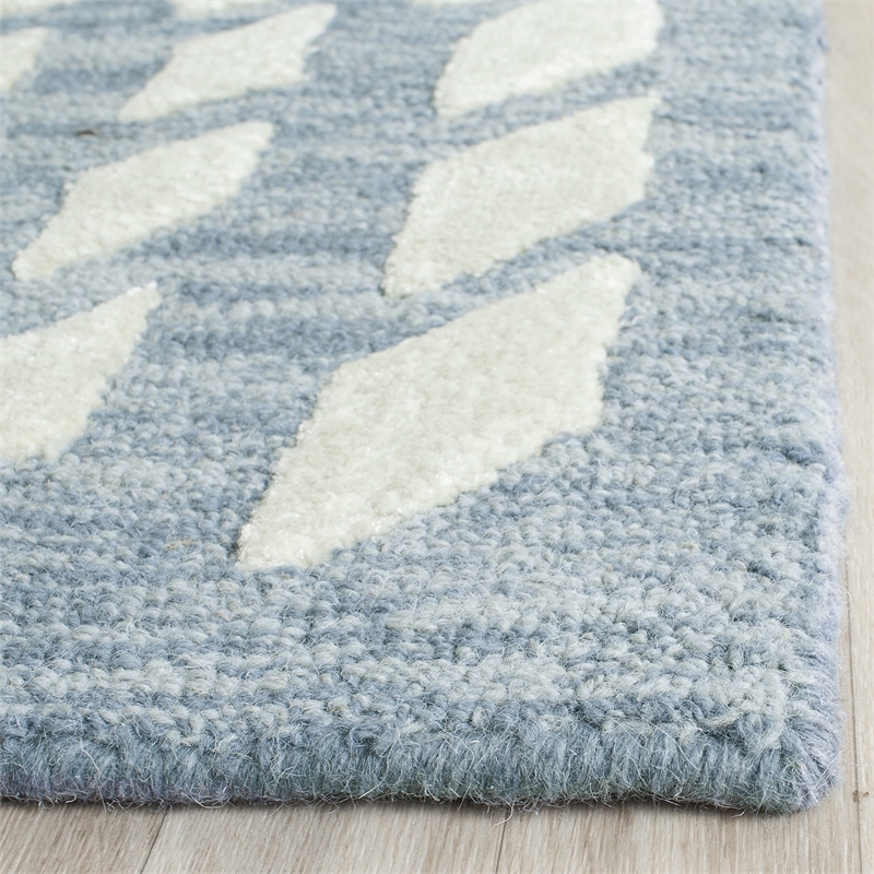 Safavieh Bella 8' X 10' Hand Tufted Wool Pile Rug in Blue and Ivory