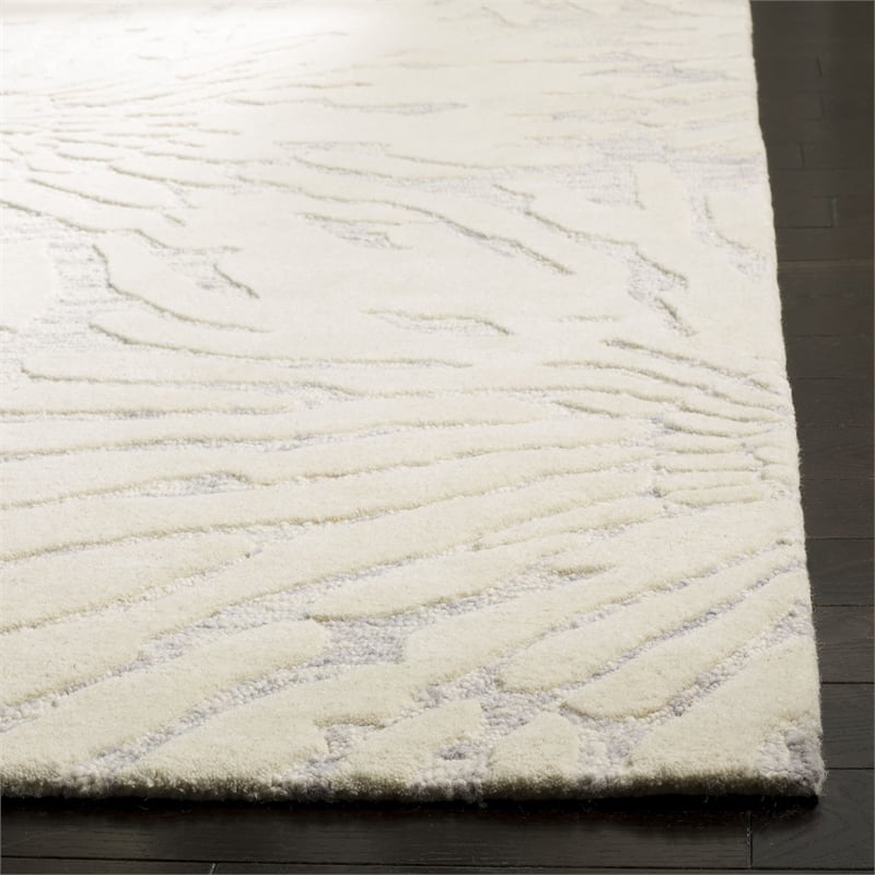 Safavieh Bella 4' X 6' Hand Tufted Wool Pile Rug in Silver and Ivory