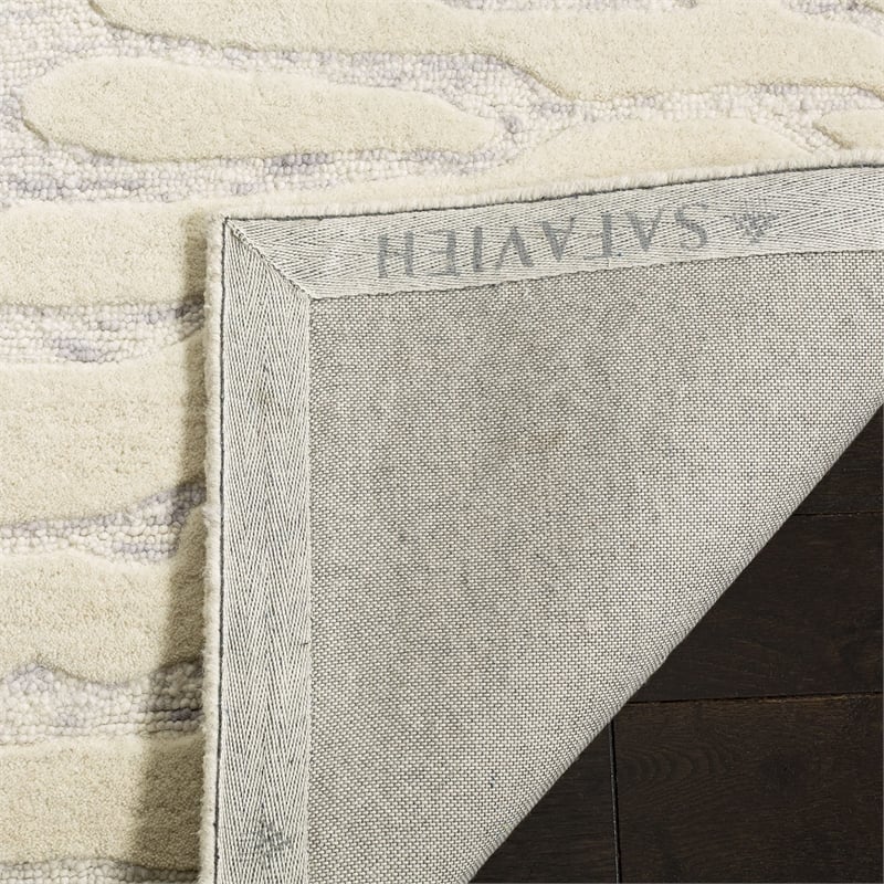Safavieh Bella 6' X 9' Hand Tufted Wool Pile Rug in Silver and Ivory