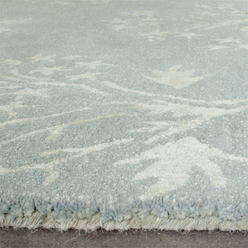 Safavieh Bella 4' X 6' Hand Tufted Wool Rug in Light Blue and Ivory