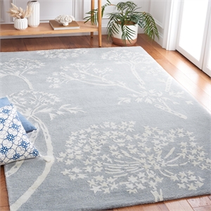 Safavieh Bella 6' X 9' Hand Tufted Wool Rug in Light Blue and Ivory