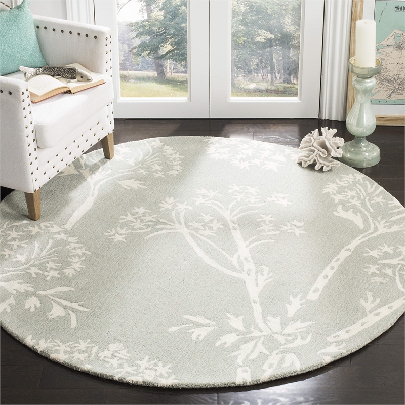 Safavieh Bella 5' Round Hand Tufted Wool Rug in Gray and Ivory
