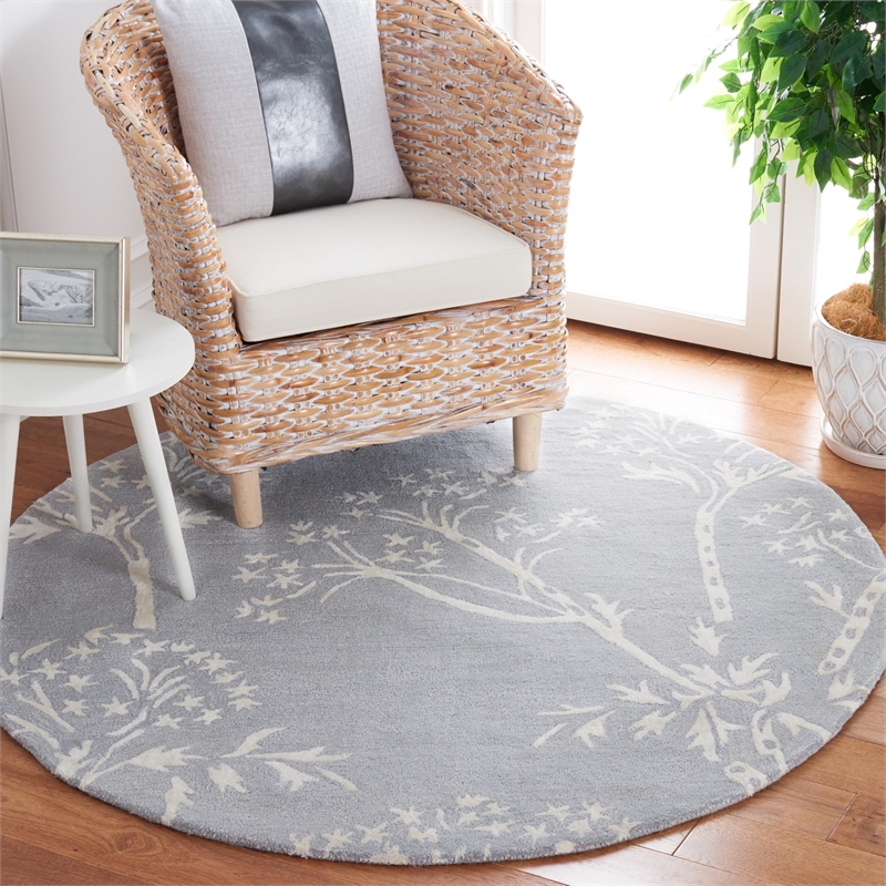 Safavieh Bella 5' Round Hand Tufted Wool Rug in Sand and Ivory