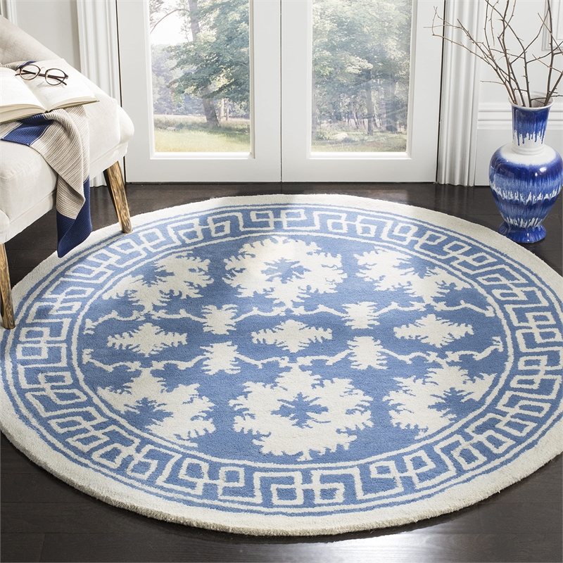 Safavieh Bella 5' Round Hand Tufted Wool Rug in Blue and Ivory