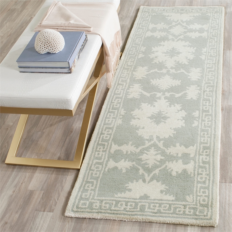 Safavieh Bella 6' X 9' Hand Tufted Wool Pile Rug in Blue and Ivory