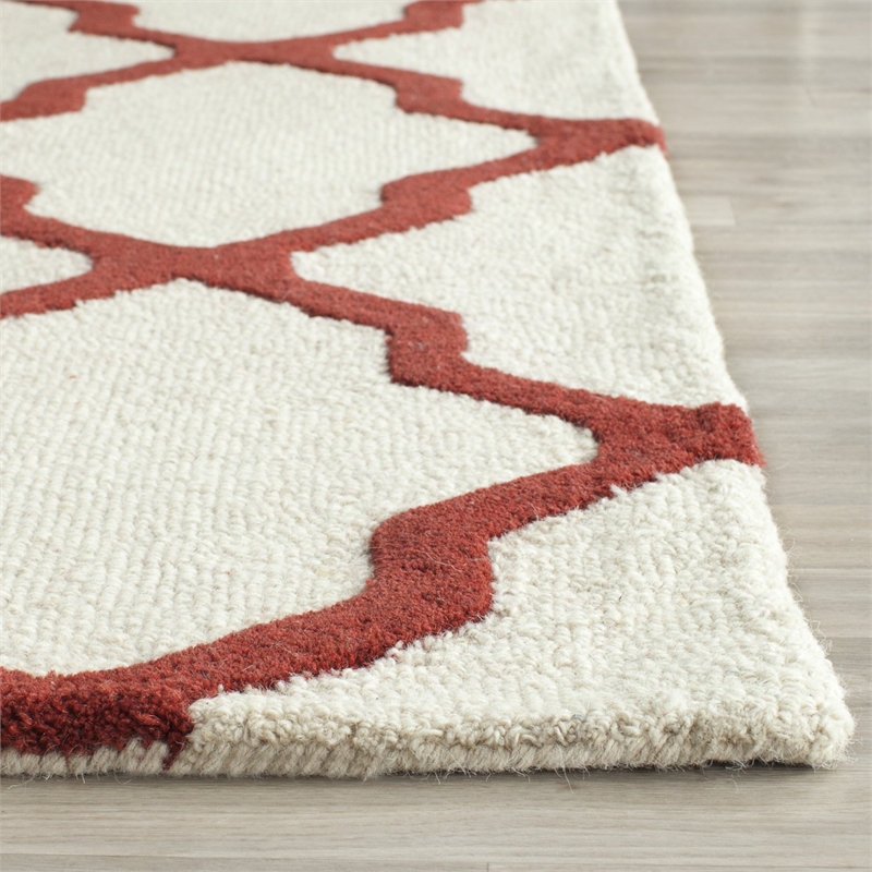 Safavieh Cambridge 4' X 6' Hand Tufted Wool Rug in Ivory and Rust