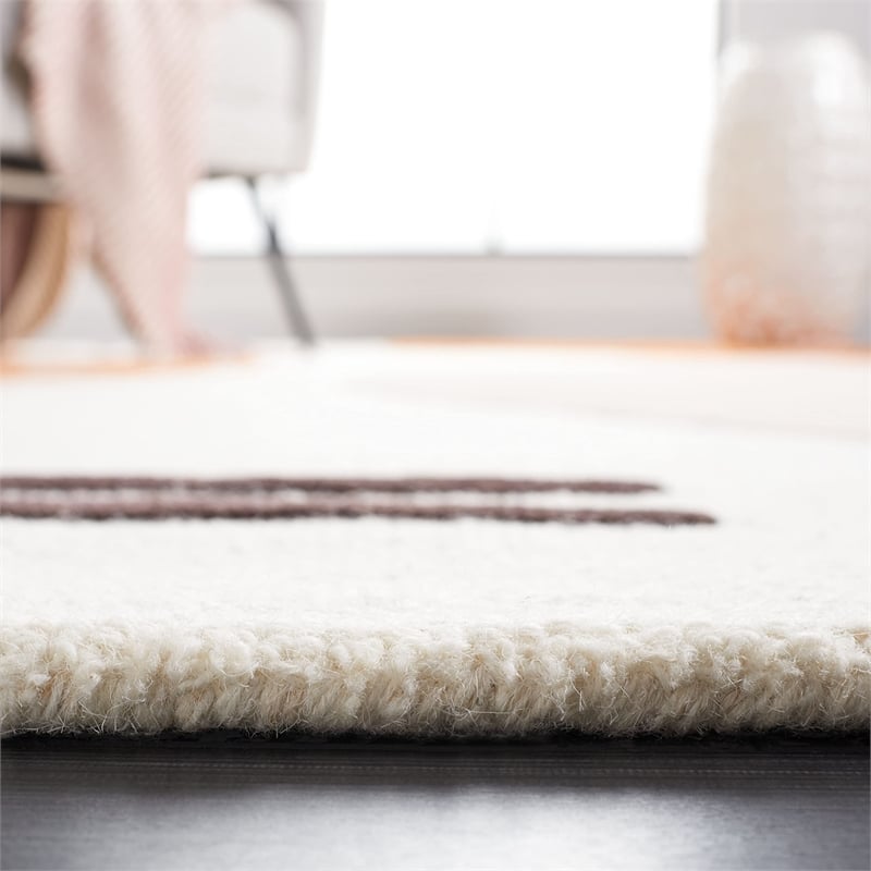 Safavieh Cambridge 4' Round Hand Tufted Wool Rug