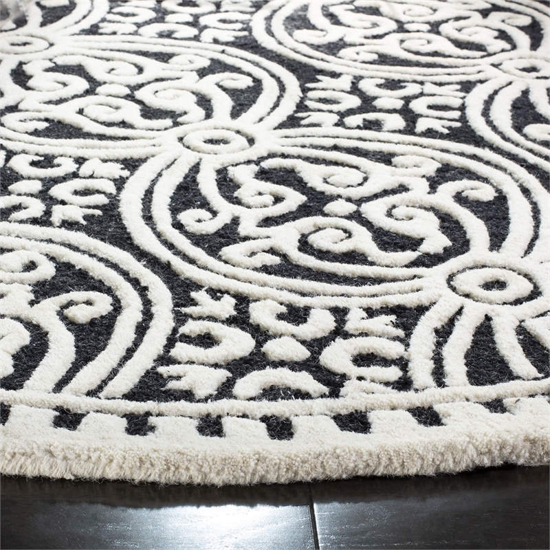 Safavieh Cambridge 8' Round Hand Tufted Wool Rug