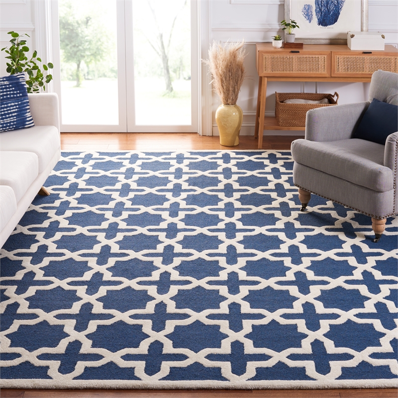 Safavieh Cambridge 8' X 10' Wool Hand Tufted Rug in Navy / Ivory