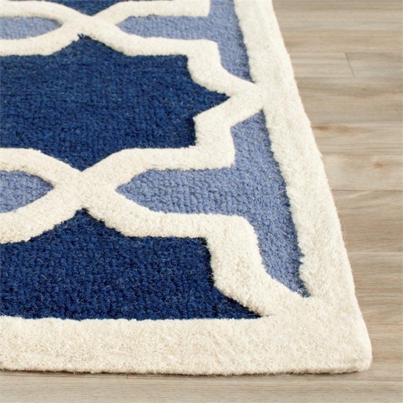 Safavieh Cambridge 4' Round Hand Tufted Wool Rug
