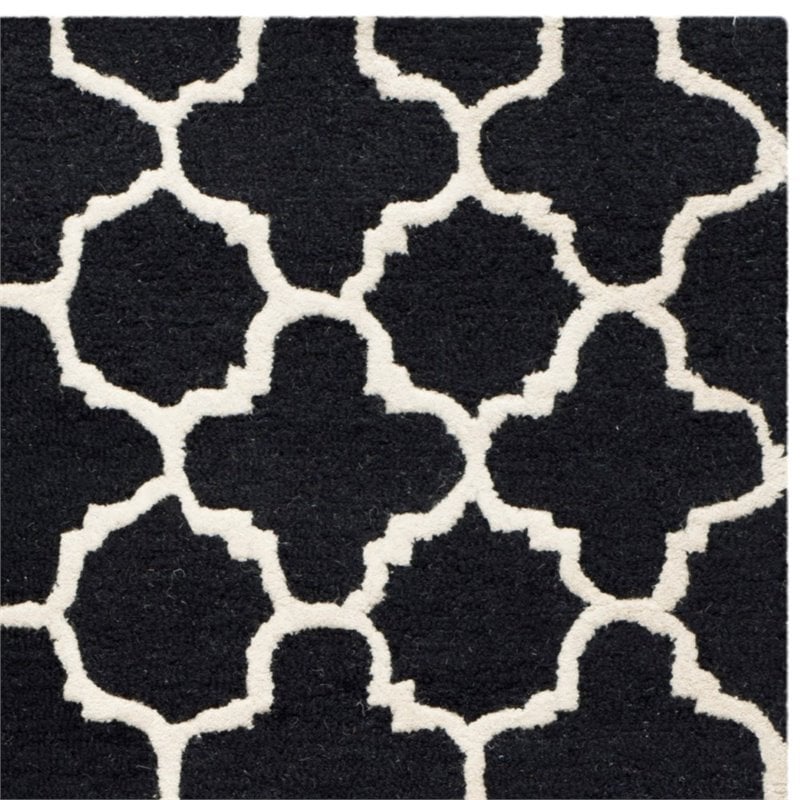 Safavieh Cambridge 6' Round Hand Tufted Wool Rug