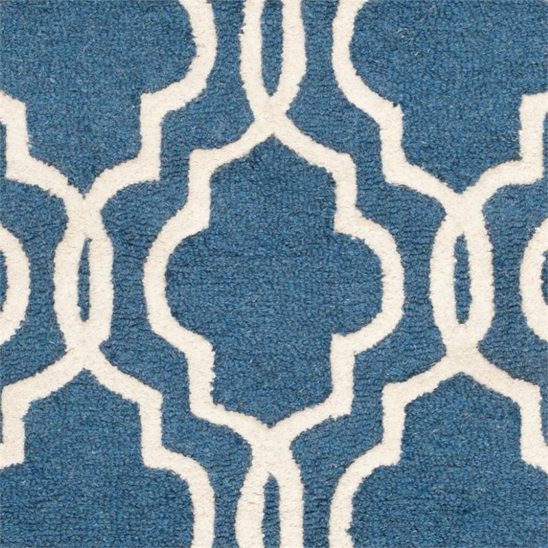 Safavieh Cambridge 6' Round Hand Tufted Wool Rug