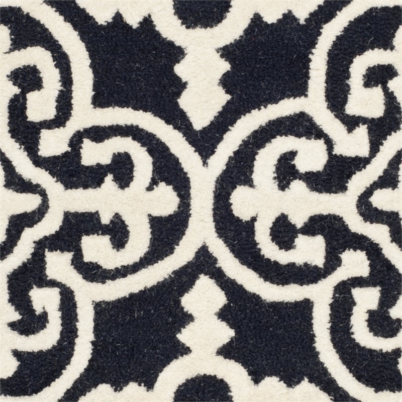 Safavieh Cambridge 4' X 6' Hand Tufted Wool Rug in Black and Ivory