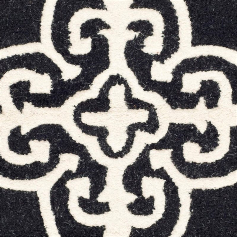 Safavieh Cambridge 6' Round Hand Tufted Wool Rug