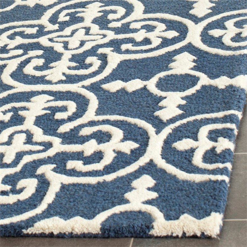 Safavieh Cambridge 6' Round Hand Tufted Wool Rug