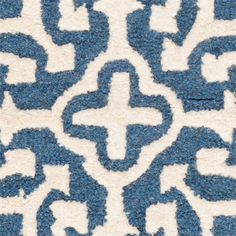 Safavieh Cambridge 6' Round Hand Tufted Wool Rug