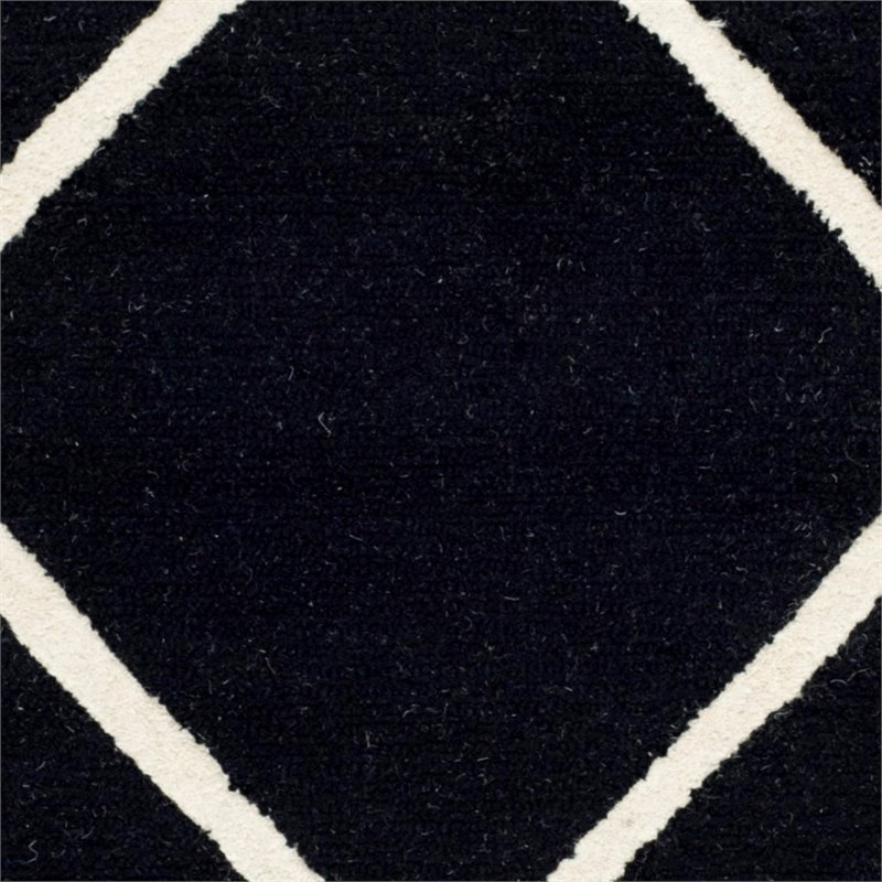 Safavieh Cambridge 6' Round Hand Tufted Wool Rug