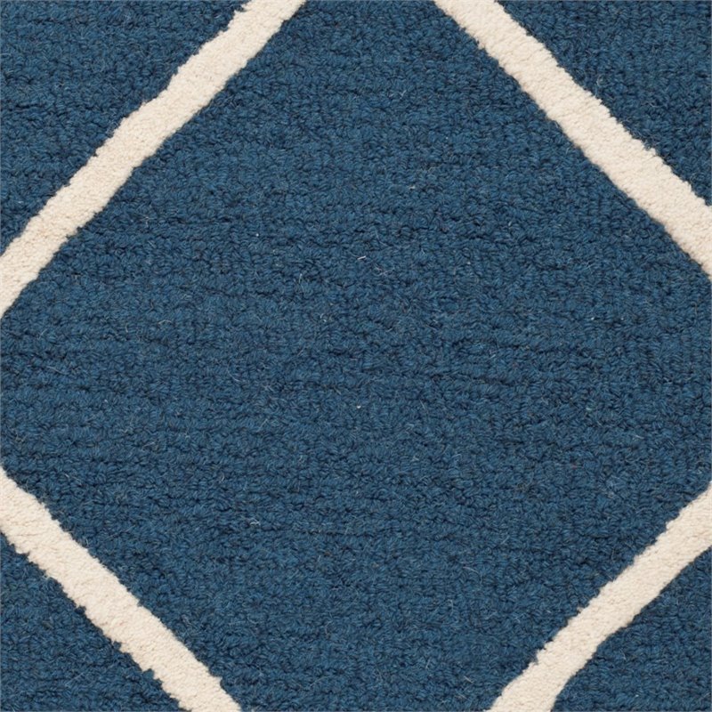 Safavieh Cambridge 6' Round Hand Tufted Wool Rug
