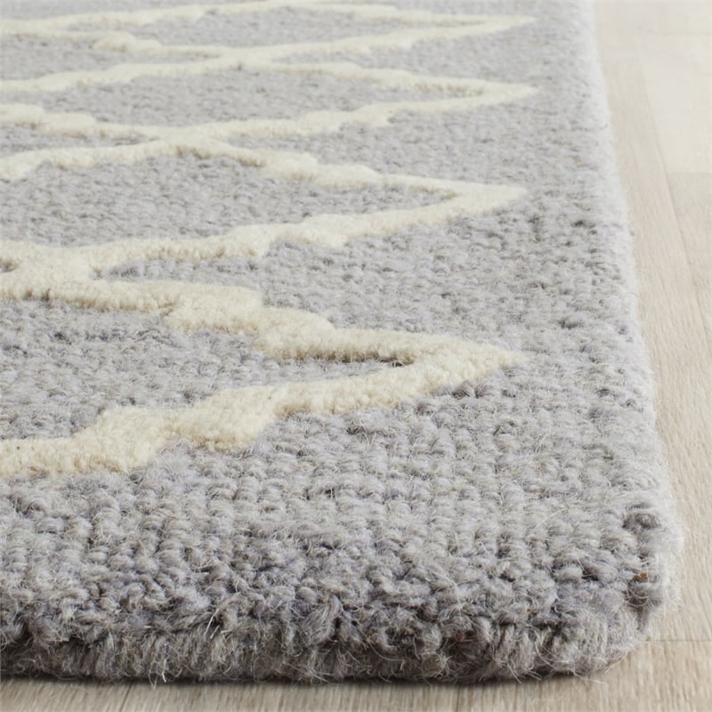 Safavieh Cambridge 4' X 6' Hand Tufted Wool Rug in Silver and Ivory
