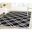 Safavieh Cambridge 4' X 6' Hand Tufted Wool Rug in Black and Ivory