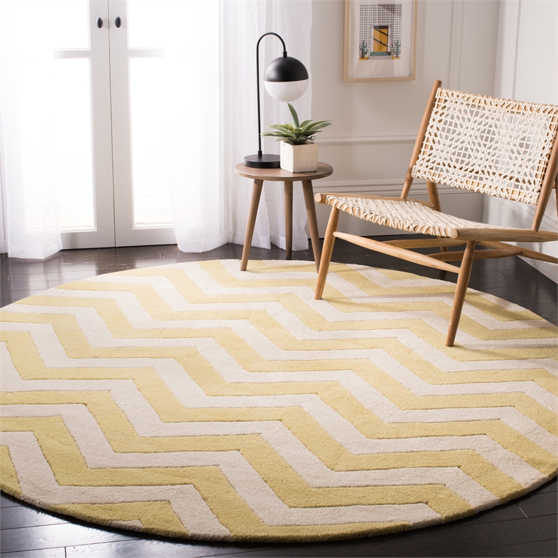 Safavieh Chatham 7' X 7' Round Wool Hand Tufted Rug in Gold / Ivory