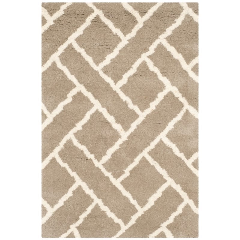 Safavieh Chatham 4' X 6' Hand Tufted Wool Rug in Beige and Ivory